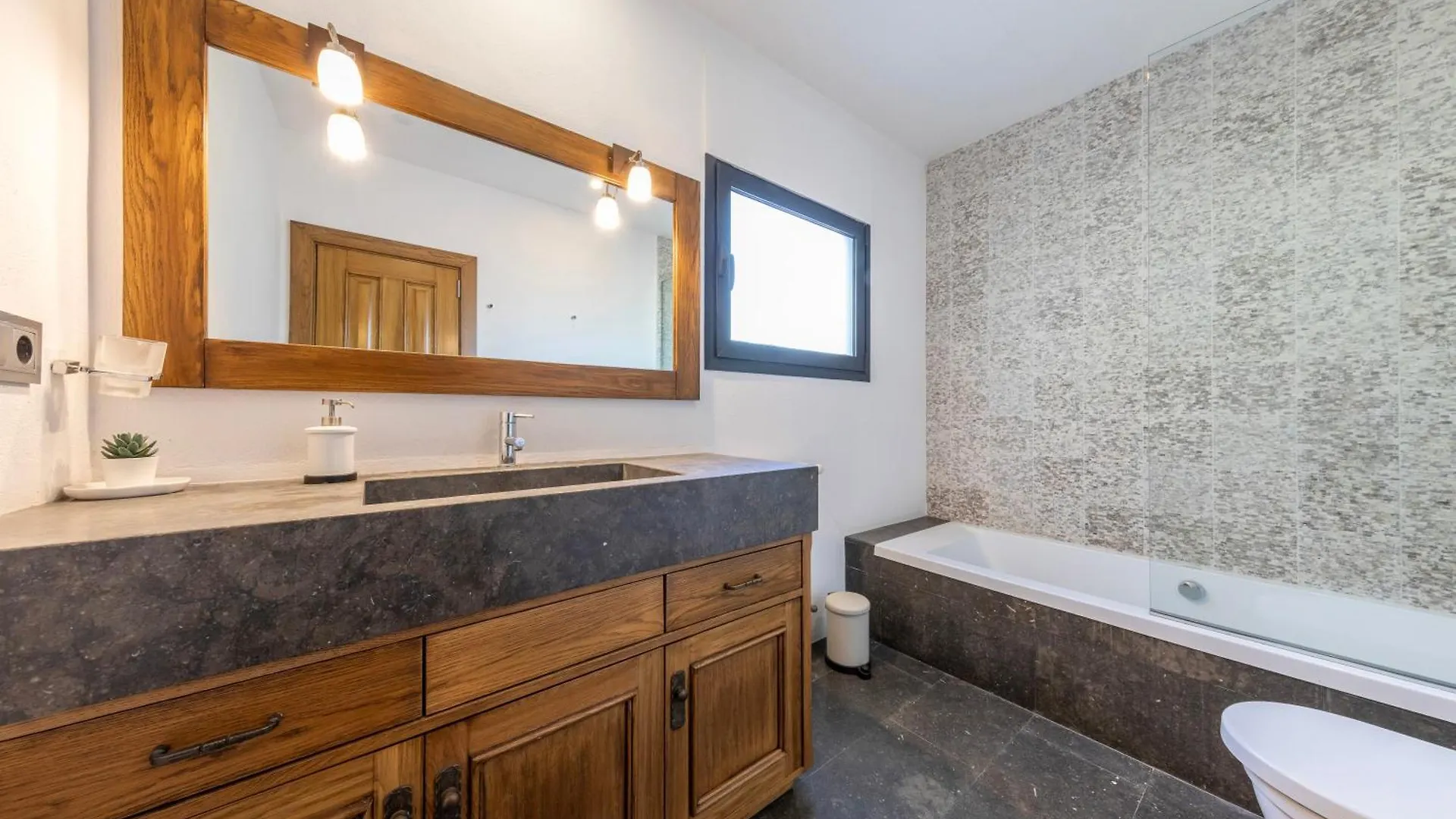 Mas Xibeques Hotel Bascara 0*,  Spain